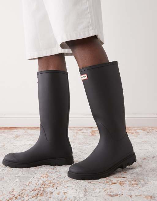 Hunter Downpour tall wellington boots in black, 4 of 4
