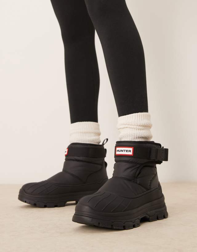 Hunter Intrepid short buckle snow boots in black | ASOS