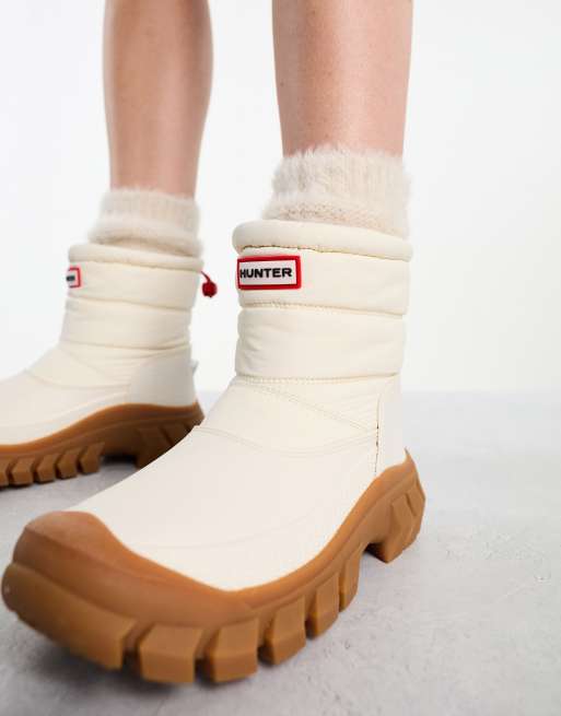 Hunter intrepid short snow boot in beige | ASOS