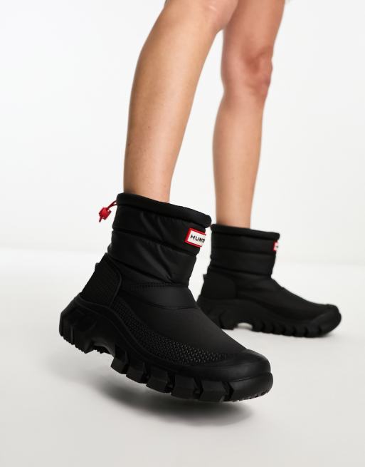 Short black hot sale snow boots