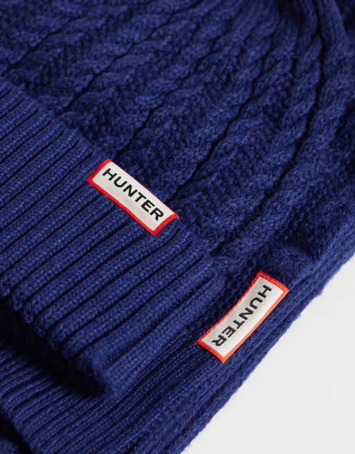Hunter Mini-Beanie mit Zopfmuster und Schal Geschenkset in Nachtblau, 2 von 3