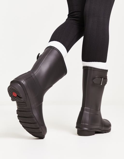 Hunter Original short gumboots in black, 2 of 4