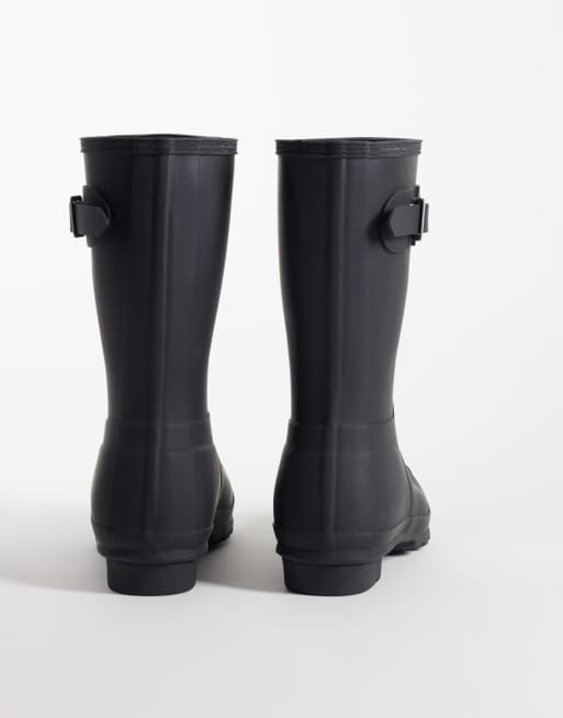 Hunter Original short gumboots in black, 2 of 4