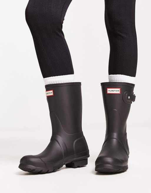 Short black shop hunter rain boots