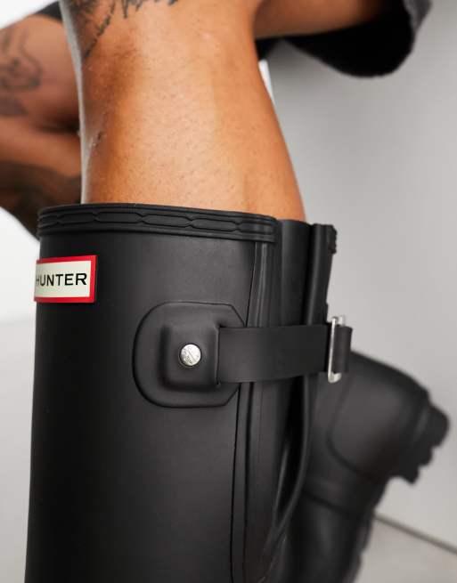 Hunter Original side adjustable gumboots in black, 2 of 4