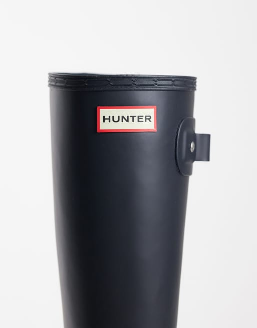 Hunter Original tall gumboots in navy, 2 of 4
