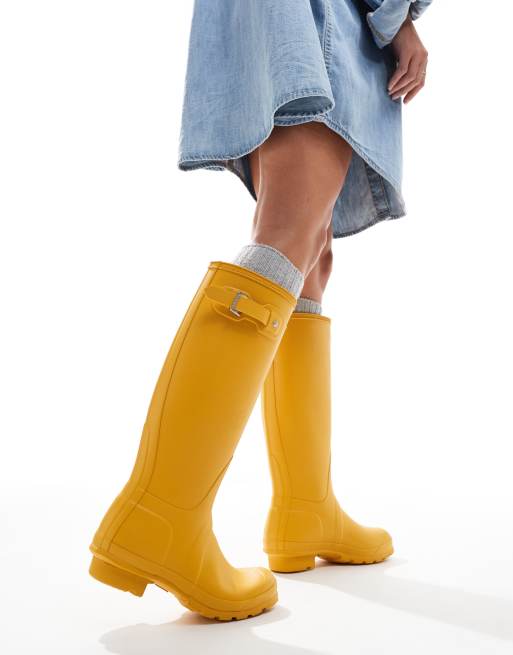 Hunter Original tall gumboots in yellow, 4 of 4