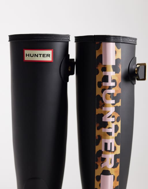 Hunter Original tall wellington boot in leopard back print, 7 of 7