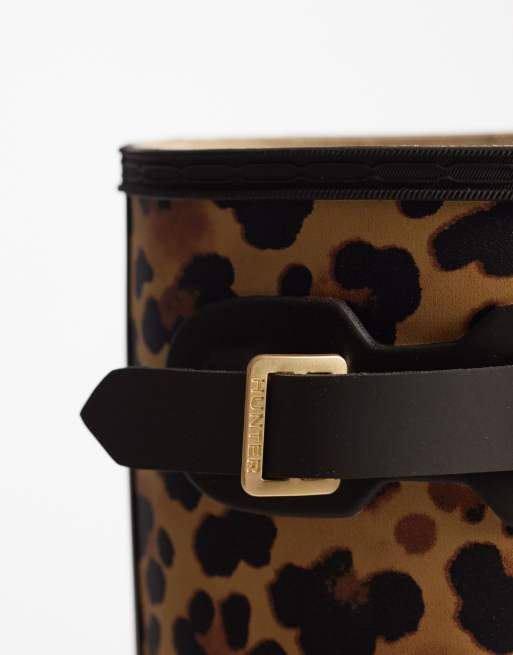 Hunter Original tall wellington boot in leopard print, 5 of 5