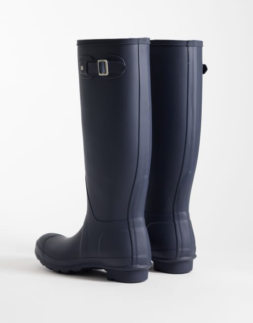 Hunter Original tall wellington boots in navy, 2 of 4