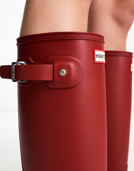 Hunter Original Tall Wellington Boots in Red, 2 of 4