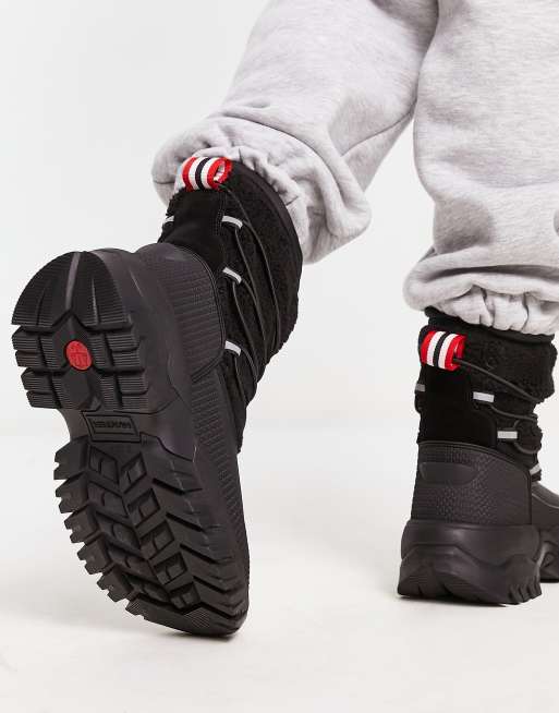 Hunter Original Wanderer short sherpa snow boots in black | ASOS