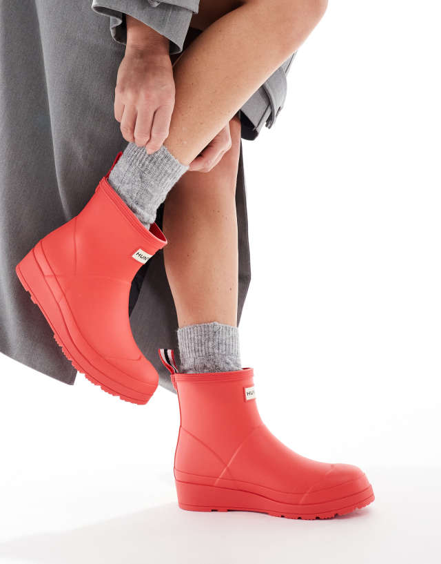 Hunter Play short boot in red | ASOS