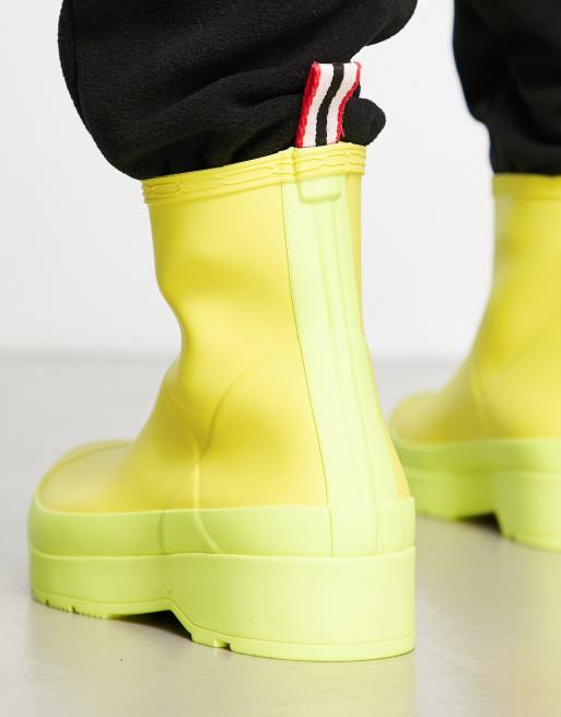 Short yellow hunter deals rain boots