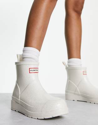 国内配送 HUNTER PLAY MOLDED BOOT SILVER Hunter Nebula play short wellies in silver | ASOS