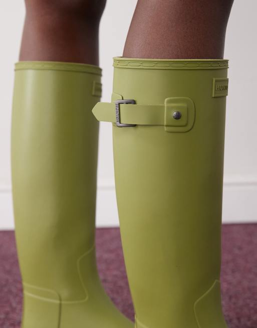 Hunter – Refined – Gummistiefel in Olivgrün mit hohem Schaft ASOS