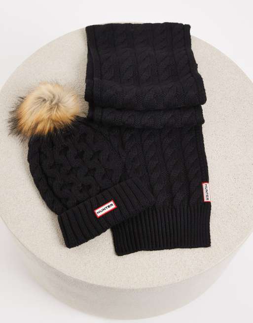 Hunter set de gorro con pompón y bufanda de punto de ochos en negro, 2 de 3