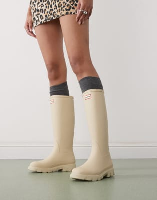 Hunter Tall - Downpour - Gummistiefel in Beige mit hohem Schaft-Grau