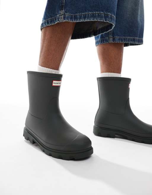 Hunter Unisex Downpour lined short gumboots in dark olive, 3 of 4