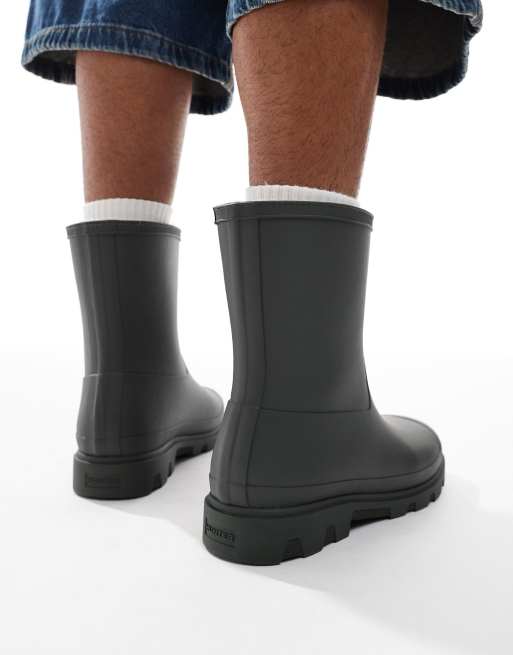 Hunter Unisex Downpour lined short wellington boot in dark olive, 2 of 4