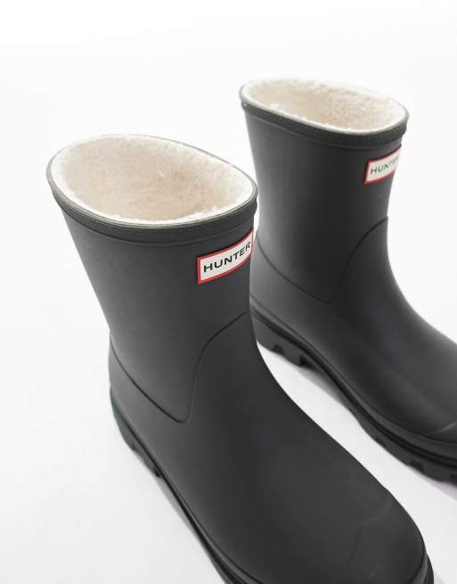 Hunter Unisex Downpour lined short wellington boot in dark olive, 4 of 4
