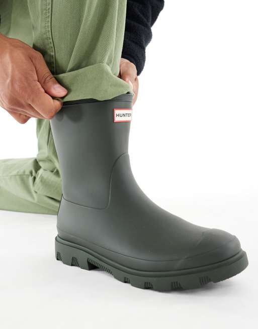 Hunter Unisex Downpour short wellington boot in dark olive, 2 of 5