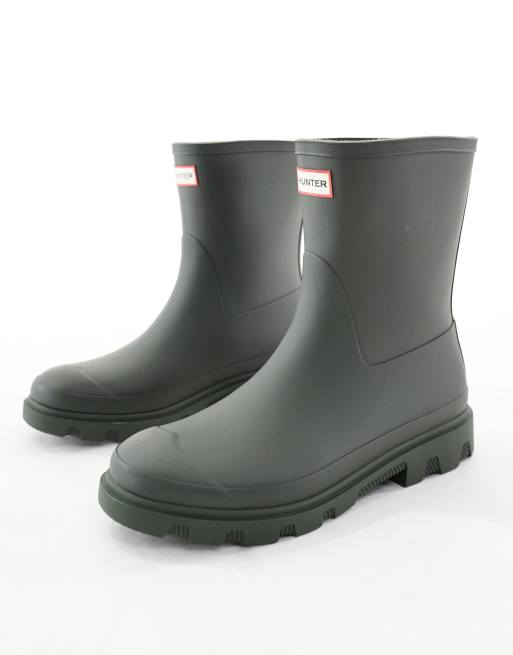 Hunter Unisex Downpour short wellington boot in dark olive, 3 of 5