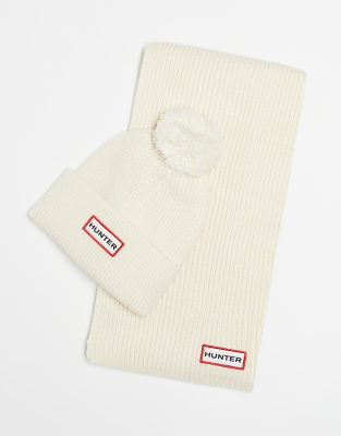 Hunter Hunter Unisex ribbed pom pom beanie and scarf gift set in cream-Neutral