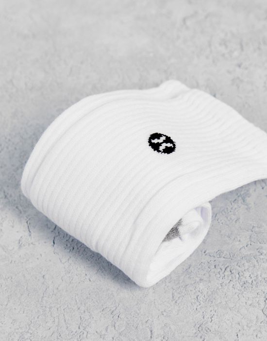 https://images.asos-media.com/products/hurley-terry-3-pack-socks-in-white/201267368-4?$n_550w$&wid=550&fit=constrain