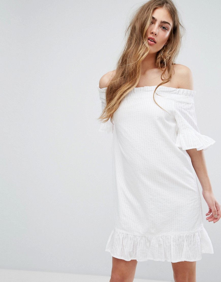 Hvid bardot-kjole med frynsedetalje fra River Island