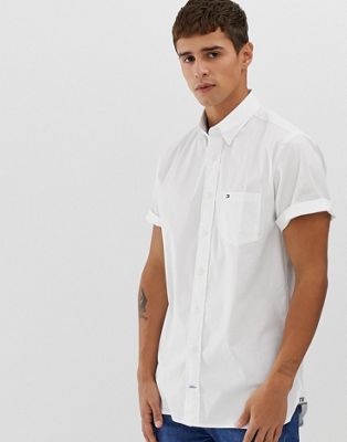 Hvid kortærmet poplin-skjorte i stræk med piqué flaglogo fra Tommy Hilfiger