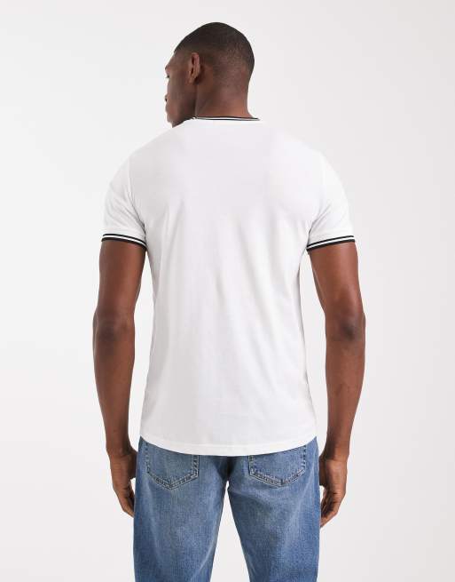 Hvid T-shirt med dobbeltfarvet kant fra Fred Perry, 3 af 5