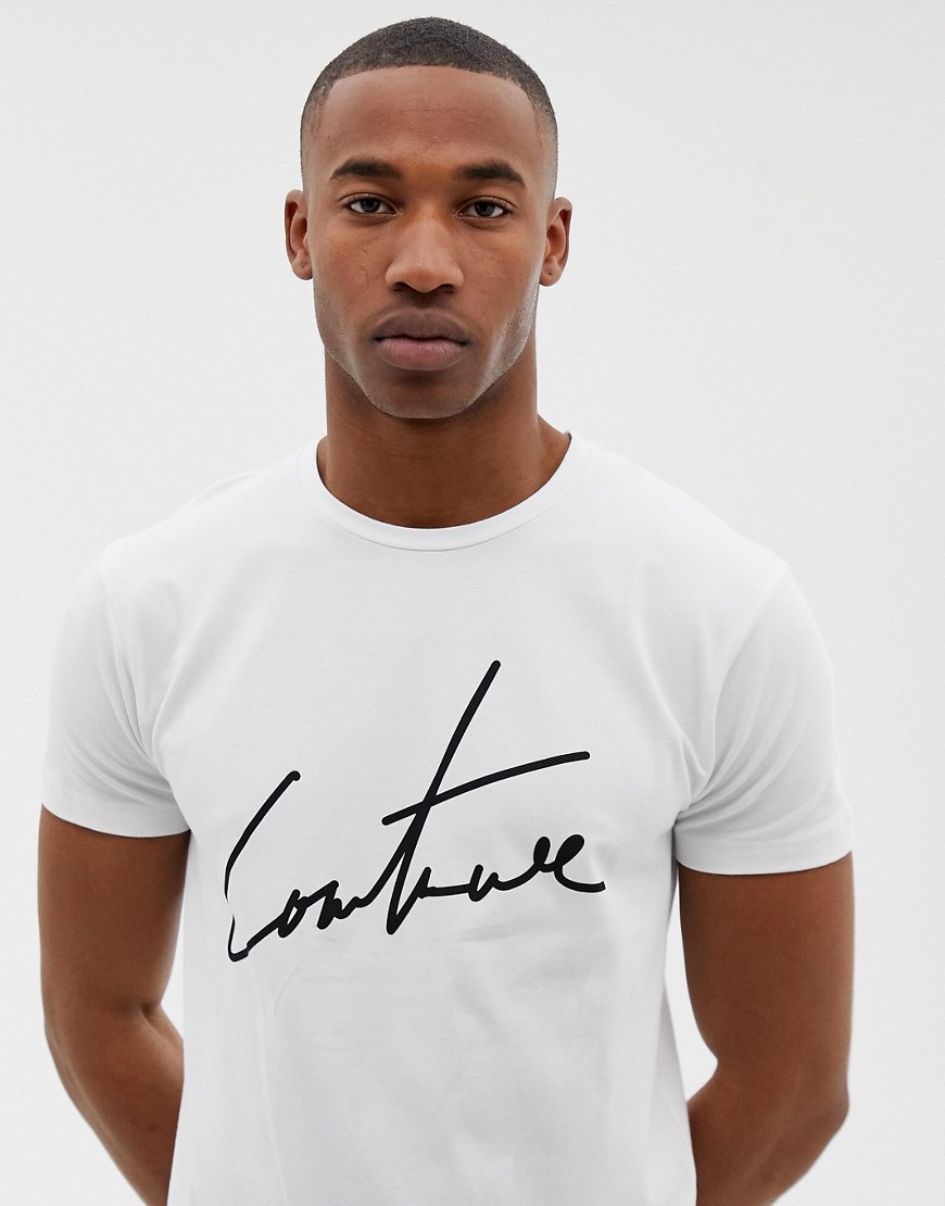 Hvid t-shirt med stort logo fra The Couture Club