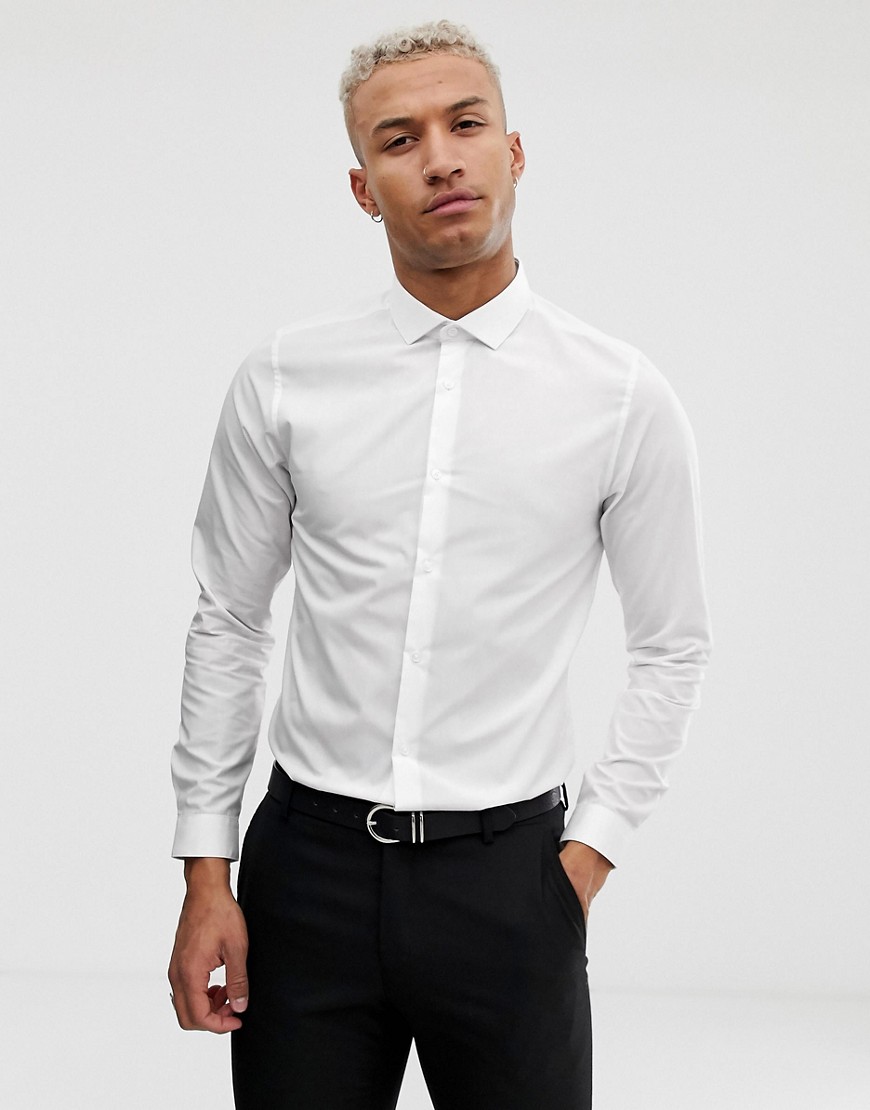Hvid tætsiddende skjorte fra Burton Menswear