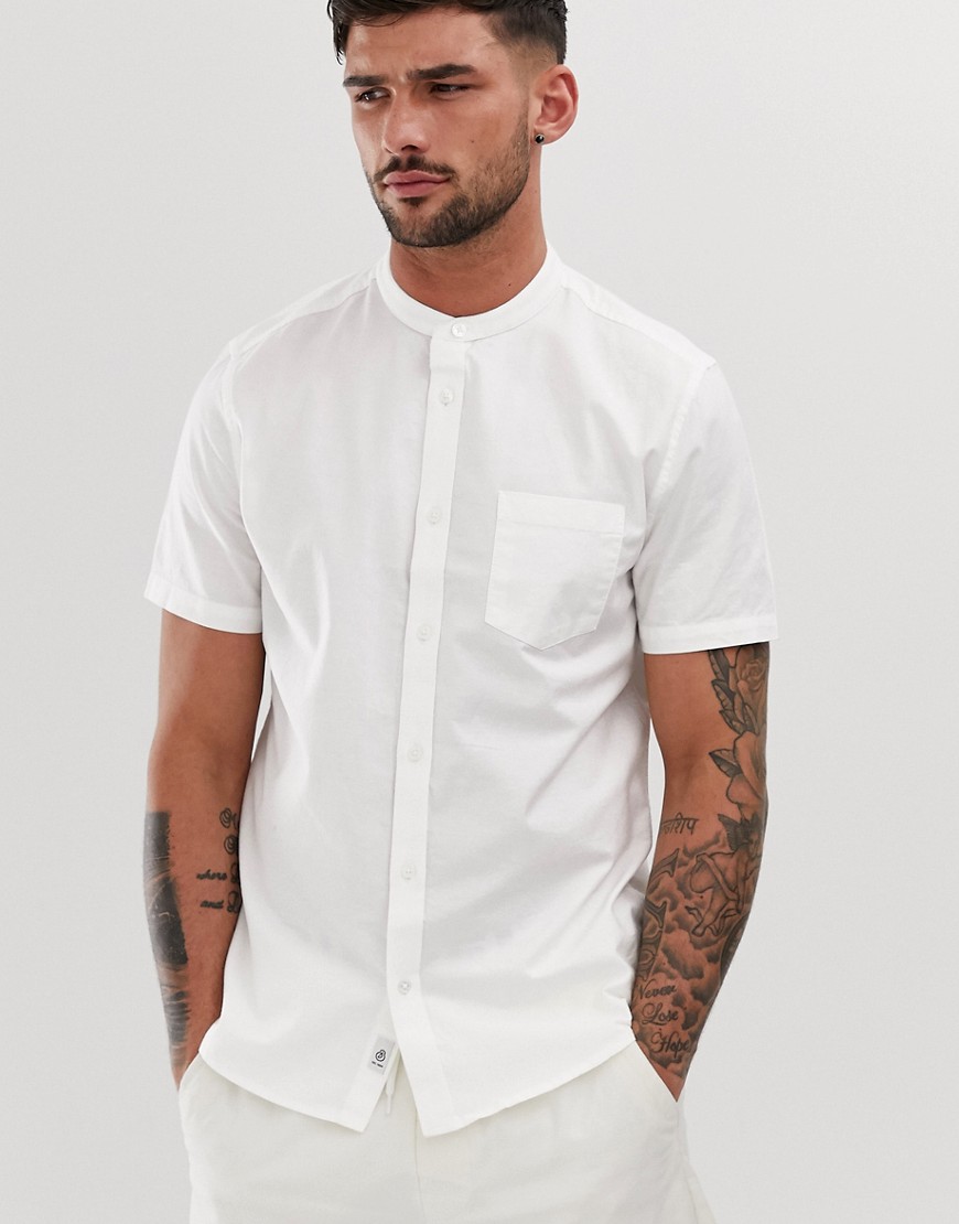 Hvid tætsiddende skjorte med bedstefarkrave fra Burton Menswear