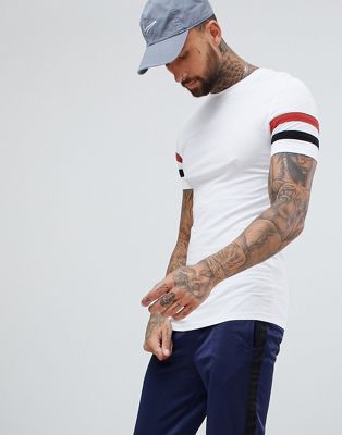 Hvid tætsiddende t-shirt med stretch og striber på ærmet fra ASOS DESIGN