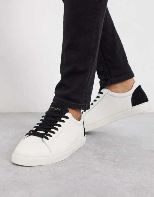 Hvide lædersneakers med kontrastdetaljer fra Selected Homme