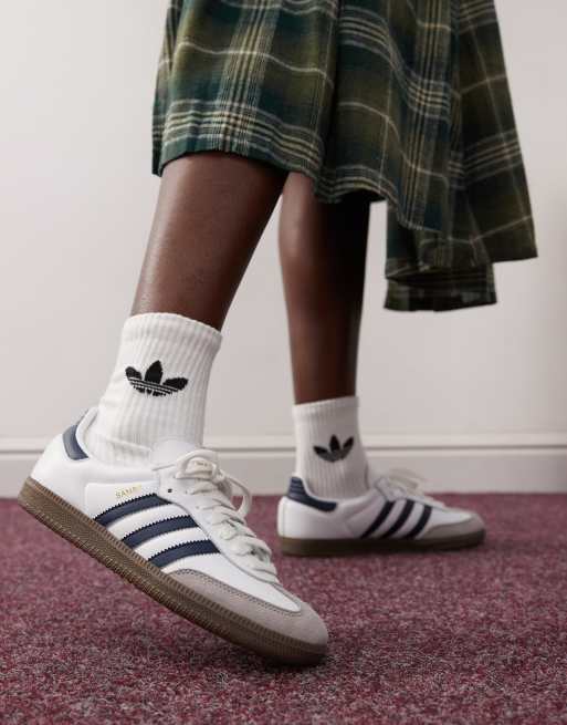 Hvide og marineblå Samba Og sneakers fra adidas Originals 