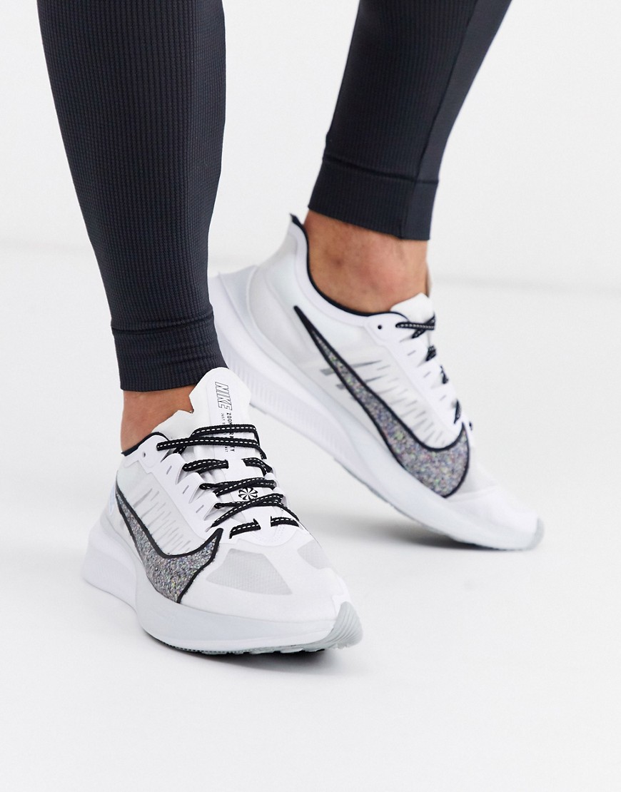 Hvide Zoom Gravity sneakers fra Nike Running