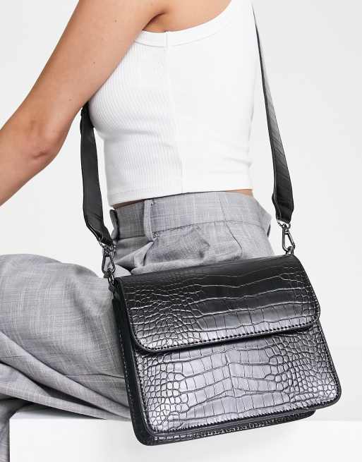 Hvisk Cayman Crossbody tas van van vegan vriendelijk leer in zwart met krokodillenmotief