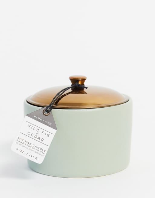 HYGGE – Niebieska świeca w ceramicznym pojemniku, o zapachu dzikiej figi i drzewa cedrowego 141 g