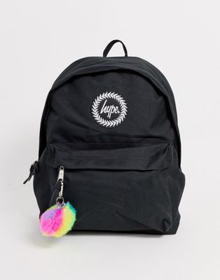 Hype - Sort rygsæk med regnbuefarvet pom-pom