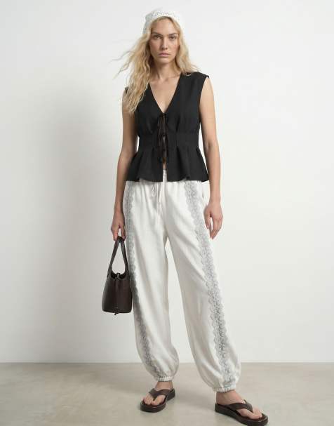 HYPEDROP Astrid sleeveless V-neck pleated peplum twill top with tie waist in black - view 1