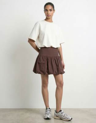 HYPEDROP – Mörkbrun skjorta — kjol med fickor från ASOS