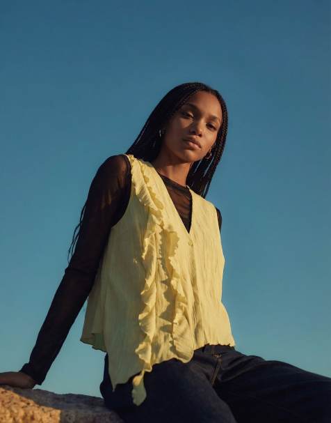 HYPEDROP - Mouwloze top in 'French vanilla' - view 1