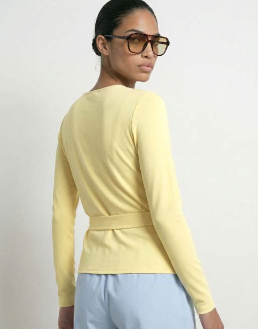 HYPEDROP Savita slim fit v-neck wrap top in anise flower, 3 of 5