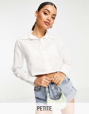 I Saw It Firsr - Petite - Cropped overhemd met textuur in wit