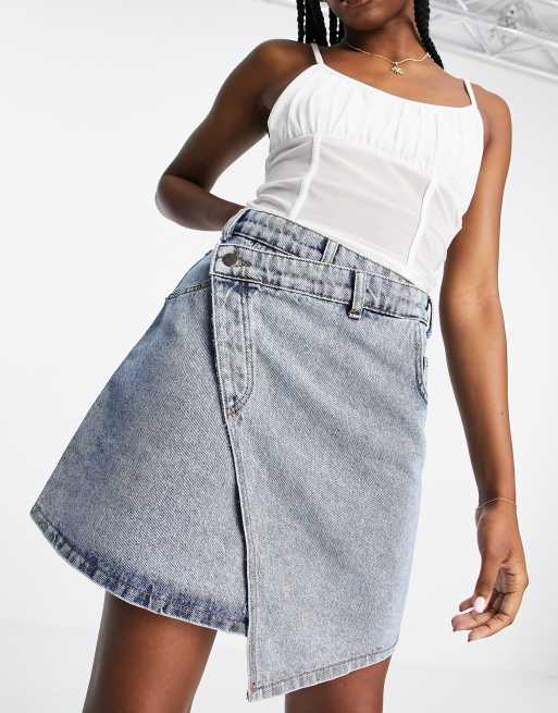 I Saw It First – Asymmetrischer Jeans-Minirock in hellblauer Waschung
