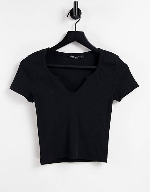 I Saw It First basic cotton crop top with front notch in black