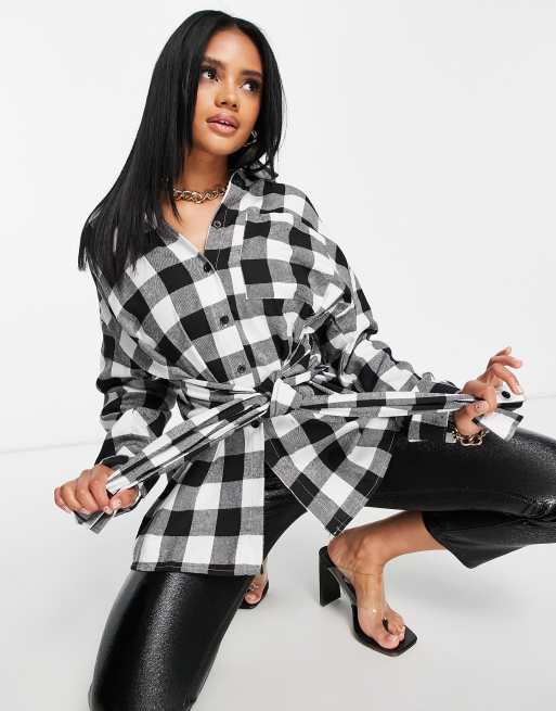 I Saw It First - Børstet oversized skjorte med bindebånd i taljen og sorte tern